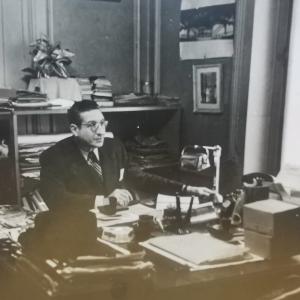 Pierre Sandrini dans son bureau